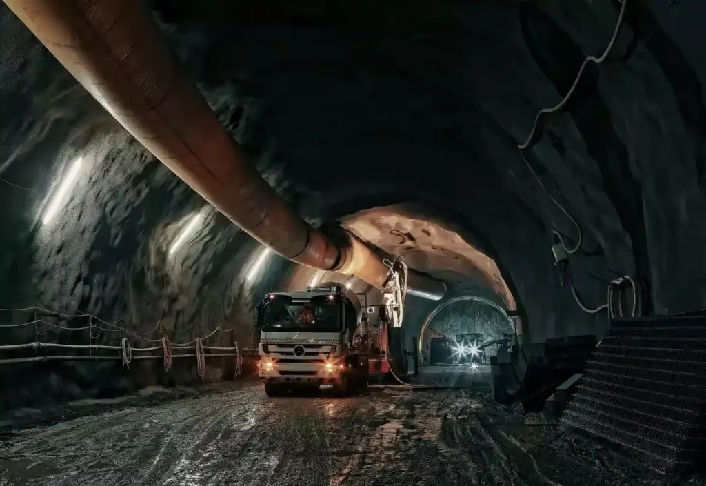terowongan dan truk di bawah tanah sebagai gambaran pengolahan minyak bumi