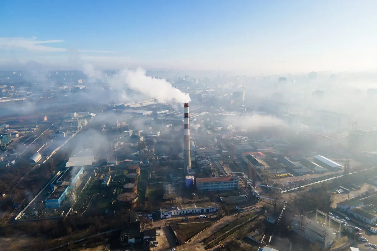 cara mengatasi polusi udara di perkotaan yang terkena asap pabrik dan polusi kendaraan
