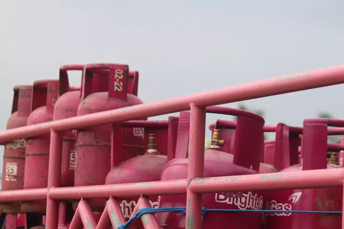 gas lpg merek Bright Gas ukuran 12 kg menggantikan dimetil eter