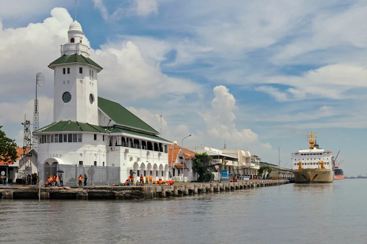 3 Nama Pelabuhan Terkenal di Surabaya